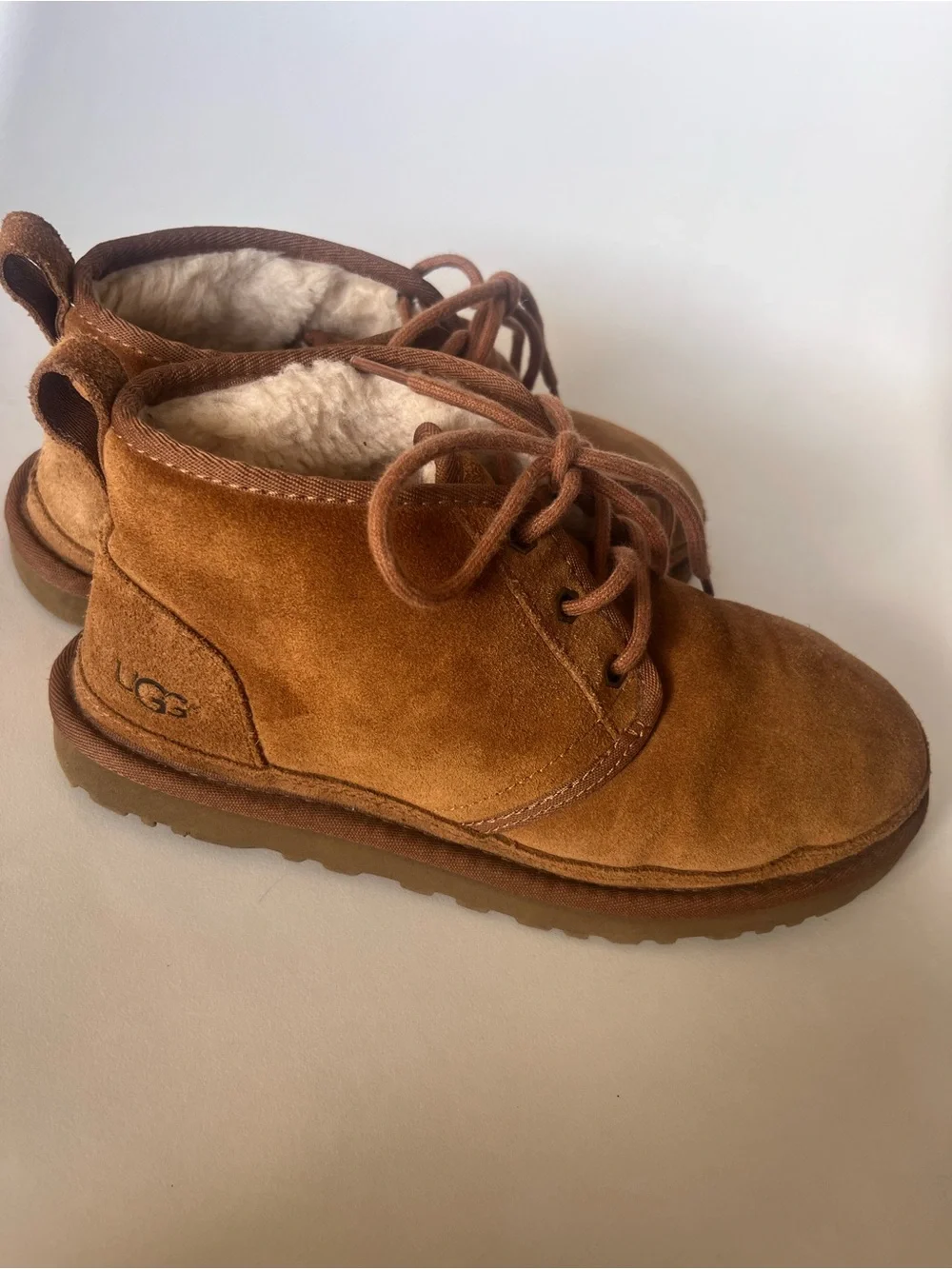 UGG Men’s Neumel Chukka Boots Chestnut Sheepskin Size 6